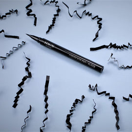 IDUN MINERALS - Liquid Eye Pen Black - 0.6 ml